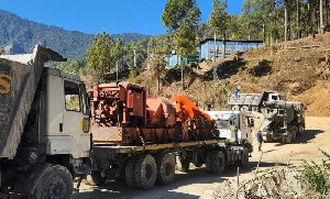 41 Pekerja Masih Terjebak di Terowongan Uttarakhand yang Runtuh