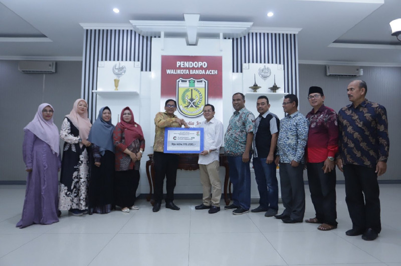 Pj Walikota Terima Donasi Rp404 Juta dari Disdikbud Banda Aceh untuk Palestina