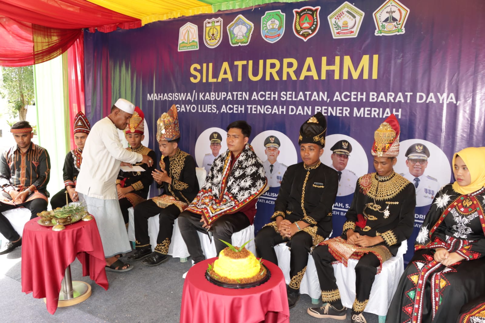 Polresta Banda Aceh Inisiator Proses Peusijuek Lima Paguyuban Mahasiswa