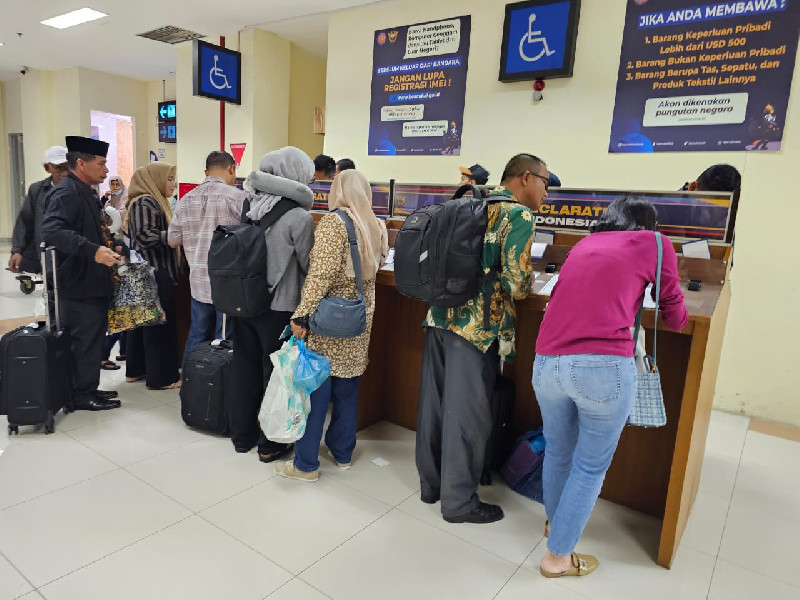 Belum Berbasis Online, Isi Customs Declaration Bea Cukai di Bandara SIM Bikin Antrean Panjang