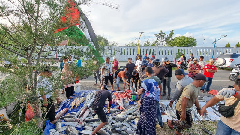 Aksi Komunitas Aceh Spearfishing Club Lelang Hasil Tangkapan Ikan Untuk Palestina
