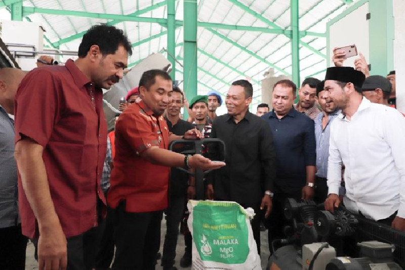 Ketua KPA Bersama Pj Bupati Aceh Besar Resmikan Pabrik Pupuk Magnesium