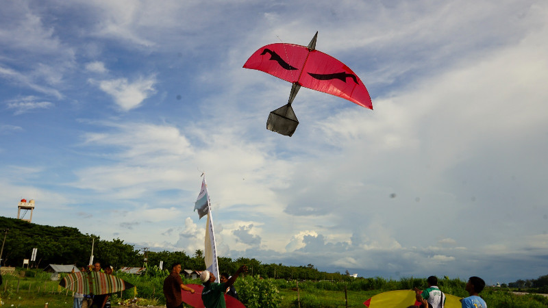 Pukau Masyarakat, Puluhan Geulayang Tunang Hiasi Langit Banda Aceh