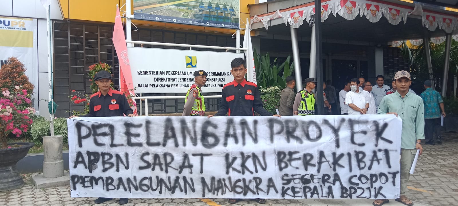 Demo Mahasiswa Desak KPK Usut Indikasi KKN Pada Pelelangan Proyek di BP2JK Aceh
