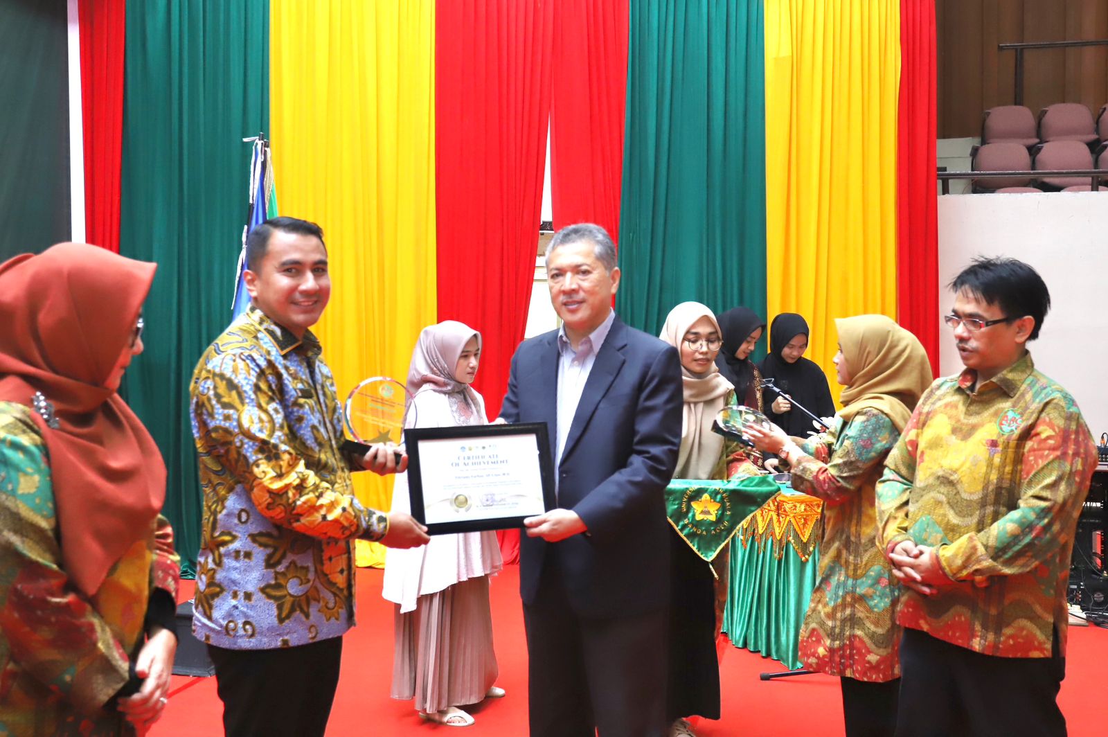 Pemkab Nagan Raya Terima Penghargaan dari Universitas Syiah Kuala