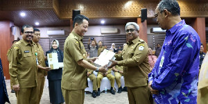 Pj Gubernur Aceh Serahkan DIPA dan TKD Tahun Anggaran 2024