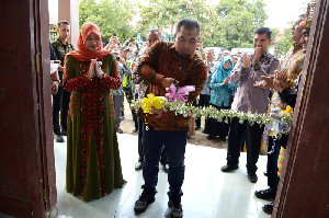 Pj Bupati Muhammad Iswanto Resmikan Rumoh Produksi Batik Malaka Aceh Besar