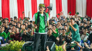 Sandiaga Beri Bantuan UMKM untuk Anak Muda Wirausaha di Aceh