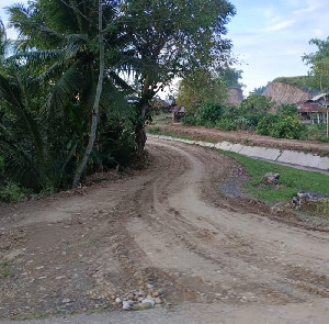 Material Base Course Tak Bagus, Pekerjaan Pengerasan Jalan Gampong Uroek Anoe Buruk