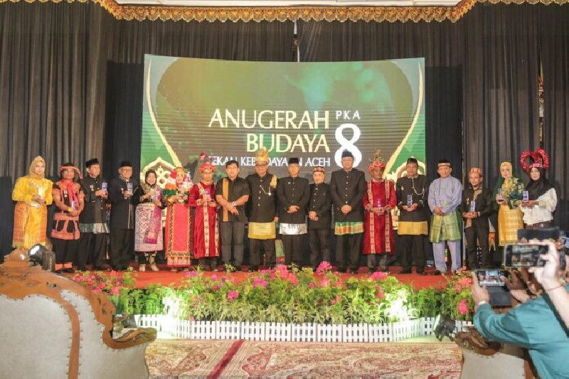PKA-8, Lembaga Wali Nanggroe Berikan Penghargaan Anugerah Budaya kepada 13 Tokoh Aceh