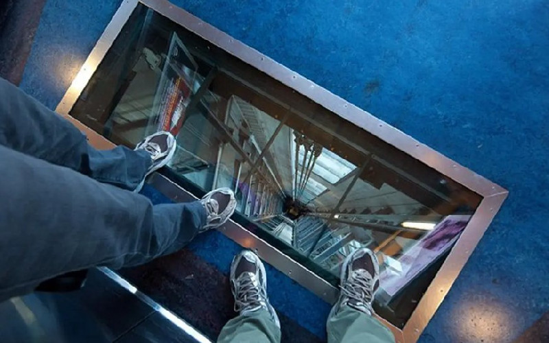 Lift Konstruksi di Swedia Jatuh, Lima Orang terluka