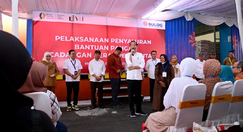 Bagikan Bantuan Pangan CBP, Jokowi: Jika APBN Cukup Akan Dilanjutkan