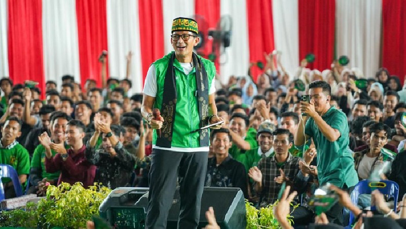 Sandiaga Beri Bantuan UMKM untuk Anak Muda Wirausaha di Aceh