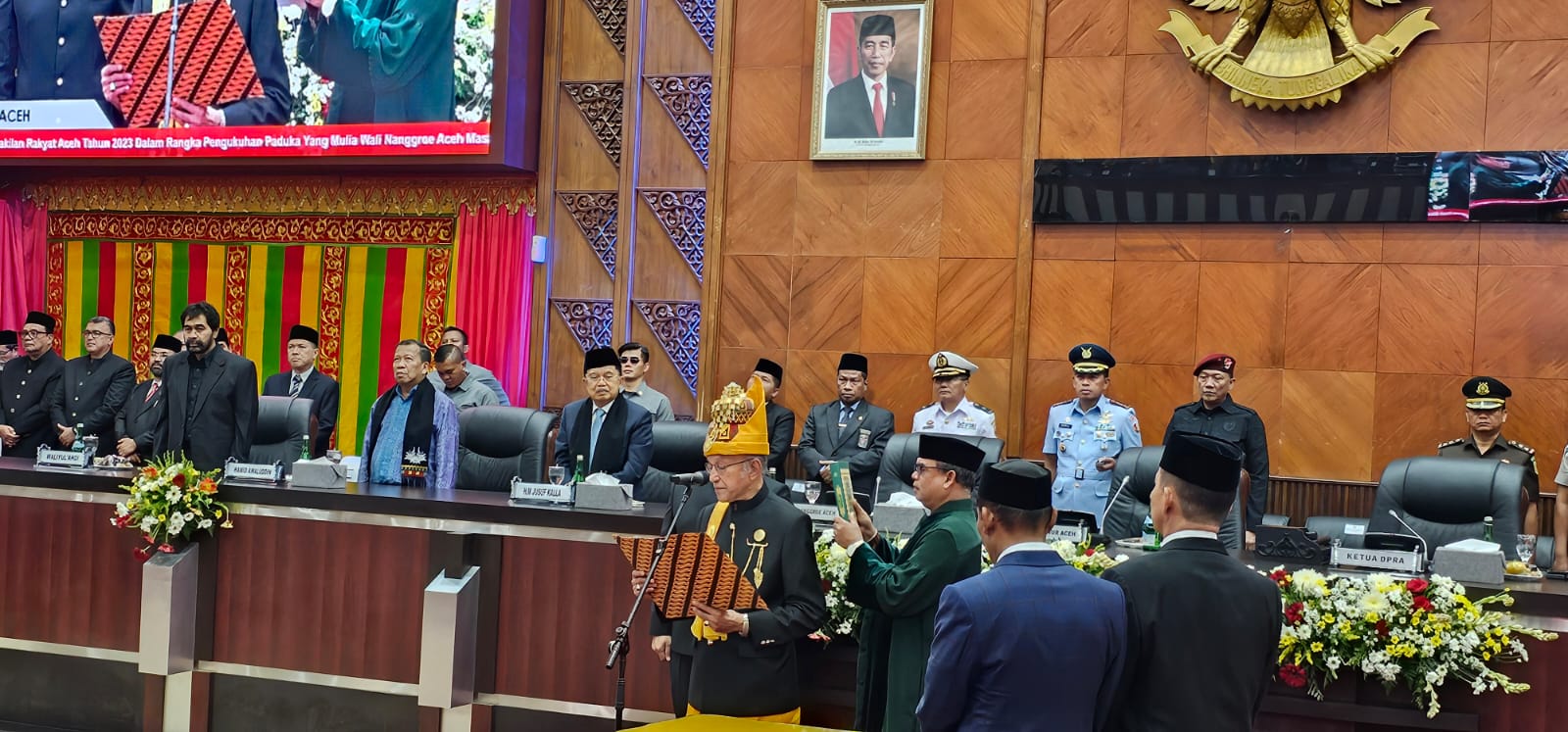 Mantan Wakil Presiden Jusuf Kalla  Hadiri Pengukuhan Wali Nanggroe Aceh Malik Mahmud