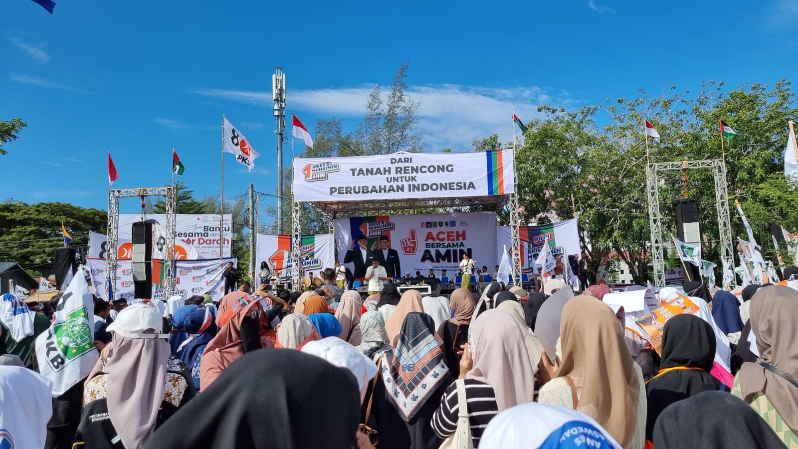 Ribuan Masyarakat Padati Kampanye Akbar Anies Baswedan di Aceh