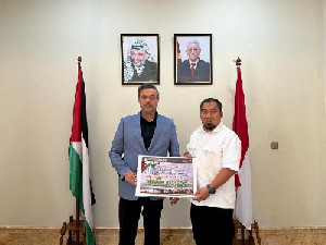 Pj Bupati Iswanto Serahkan Donasi Disdikbud Aceh Besar Rp277 Juta untuk Palestina