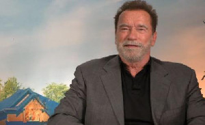 Bea Cukai Bandara Munich Periksa Arnold Schwarzenegger Berjam-jam, Ada Apa?