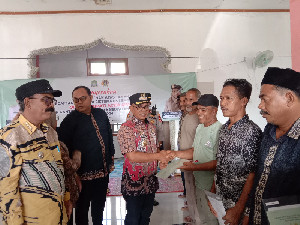 Masyarakat Gampong Alue Pande Aceh Jaya Terima Sertipikat PTSL