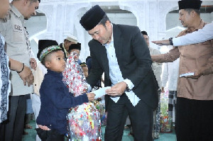 Pemkab Bener Meriah dan Jemaah Masjid Agung Babussalam Telah Menyantuni 1.265 Anak Yatim