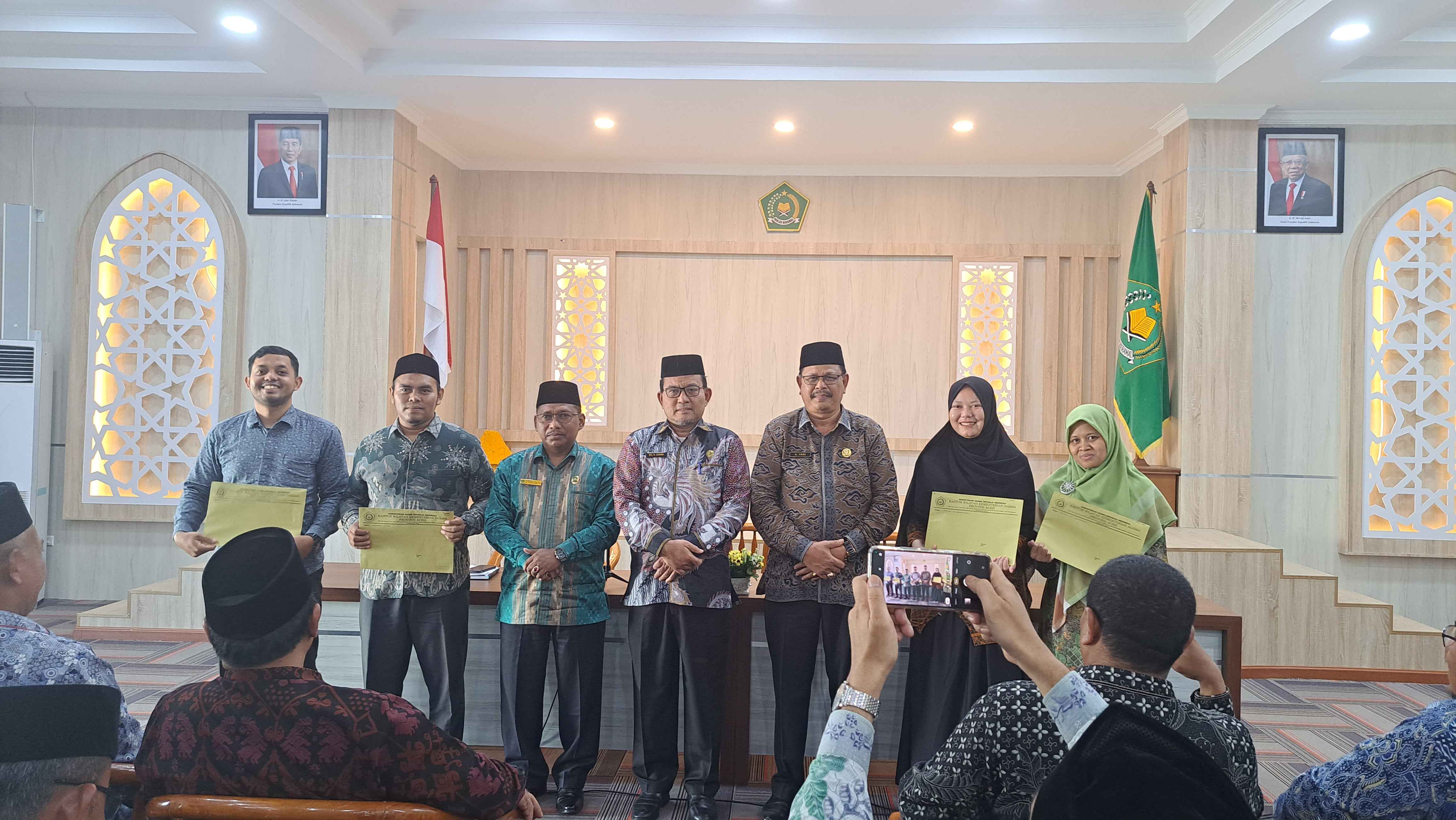 Kakanwil Kemenag Aceh Serahkan SK Penugasan PPPK Formasi 2022