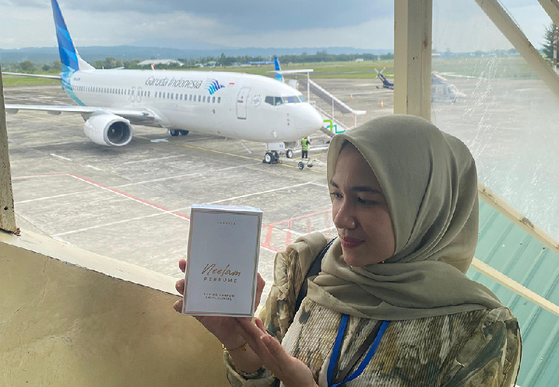Penumpang dan Awak Maskapai Garuda Indonesia Rasakan Keharuman Parfum Neelam USK