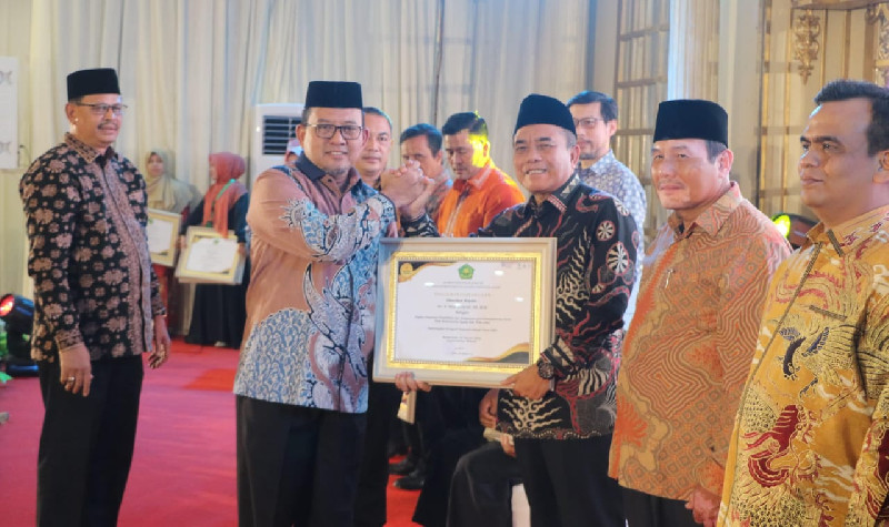 Malam Apresiasi HAB Ke-78, Kemenag Aceh Berikan Kakanwil Award Kepada Sejumlah Tokoh