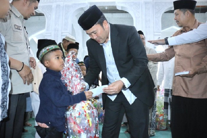 Pemkab Bener Meriah dan Jemaah Masjid Agung Babussalam Telah Menyantuni 1.265 Anak Yatim