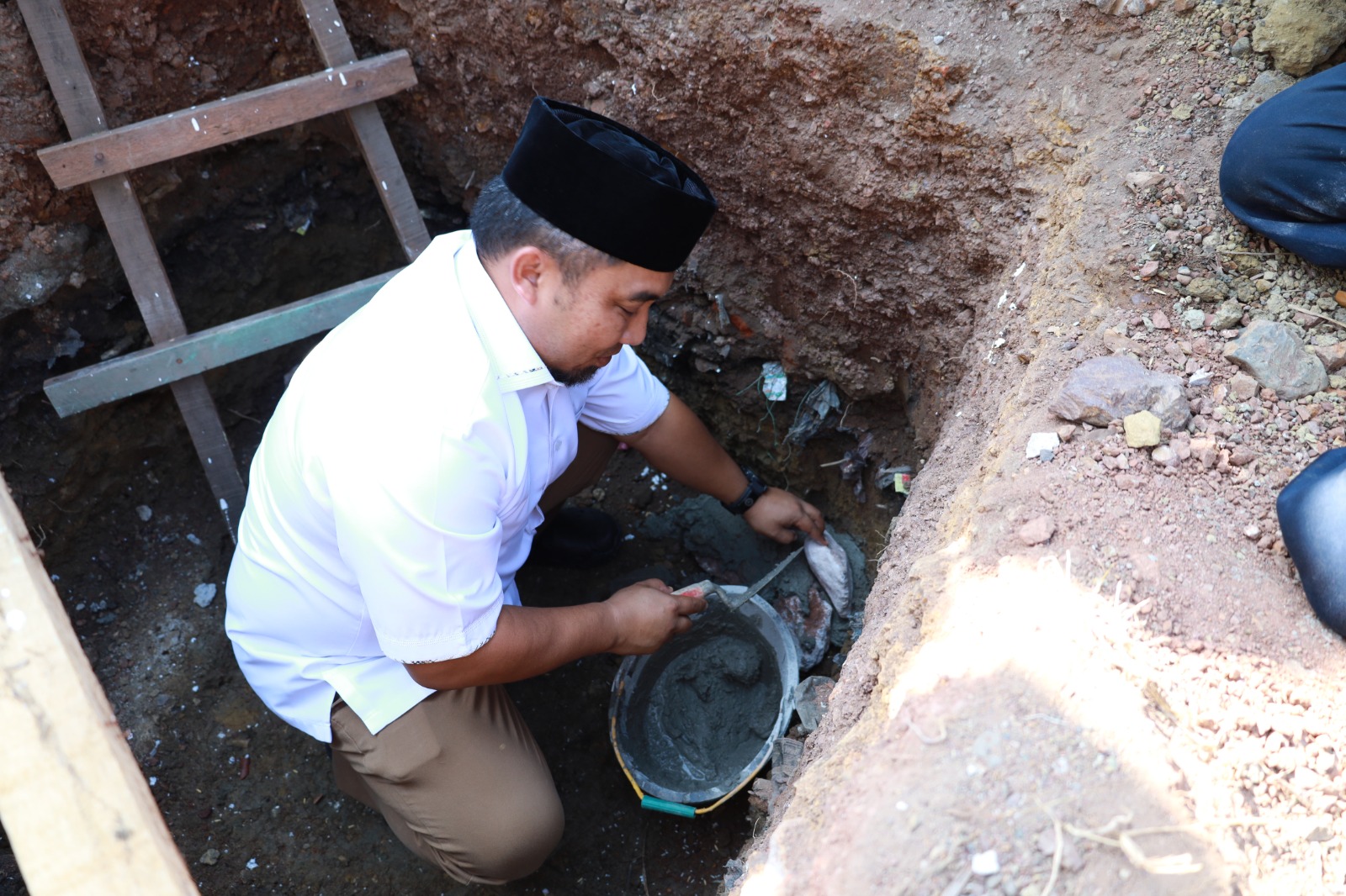 Pj Bupati Aceh Besar Letakkan Batu Pertama Pembangunan Tempat Wudhu Masjid Al Faizin