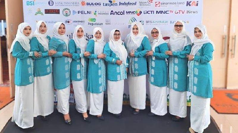 Kenakan Batik Aceh Besar, Grup Paduan Suara IKWI Aceh Tampil di HPN