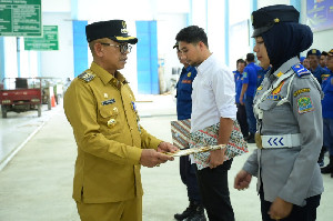87 Personel Damkar dan 20 Personel LLAJ Aceh Jaya Terima SK THL