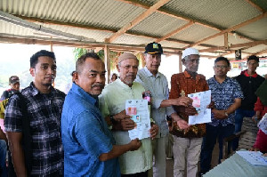Masyarakat Pulo Nasi dan Pulo Breuh Terima Bantuan PKH dan Sembako