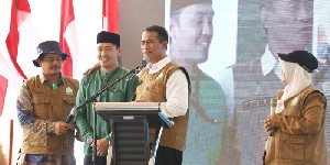 Mentan Hadiahkan 1 Hand Tracktor untuk Staf Biro Adpim Aceh, Ini Alasannya