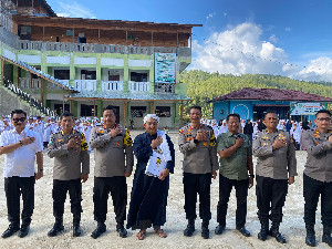 Kunjungi Pesantren Nurul Azzham, Kapolda Aceh Berikan Motivasi untuk Santri-Santriwati