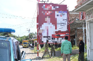 Masa Tenang, Panwaslih Aceh Selatan Tertibkan Puluhan APK Peserta Pemilu 2024