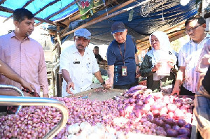 Jelang Ramadan 2024, Pemkab Aceh Besar Sidak Pasar Induk Lambaro