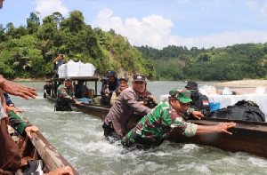 Tantangan Besar Tembus Pedalaman Aceh Timur, Tim Distribusi Logistik Tidak Gentar