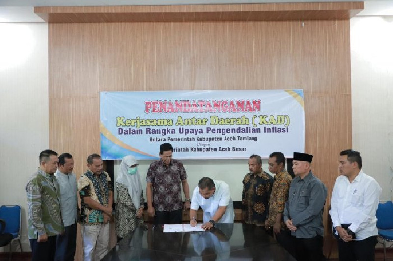 Aceh Besar dan Aceh Tamiang Teken Kerjasama Pengendalian Inflasi Daerah