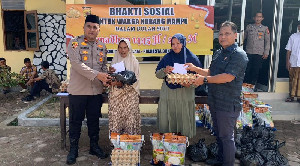 Polsek Darussalam dan Sat Reskrim Banda Aceh Bagikan 50 Paket Ramadan