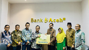 Bank Aceh Syariah Serahkan Zakat Penghasilan Karyawan ke BMK Banda Aceh Rp280 Juta