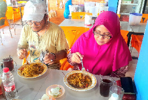 Mencicipi ‘Guritno’, Mie Aceh dengan Topping Gurita Lamno