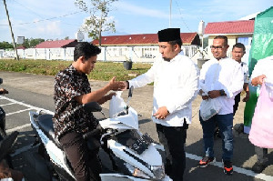 Pemkab Aceh Besar Bersama Bank Aceh Jantho Bagikan 200 Takjil