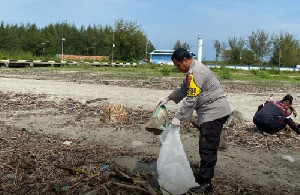 HPSN, Forkopimda Aceh Singkil Ikut Aksi Bersih-bersih Pantai di Pulo Sarok