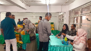 Bank Aceh Gelar Pasar Murah, Para Pensiunan Antusias Berbelanja