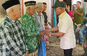 Pemkab Aceh Jaya Bagikan Daging Meugang Kontribusi BUMG Aceh Mandiri
