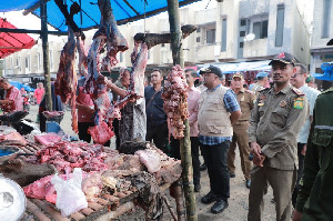 Meugang Pertama, Forkopimda Aceh Besar Pantau Harga daging di Pasar Induk Lambaro