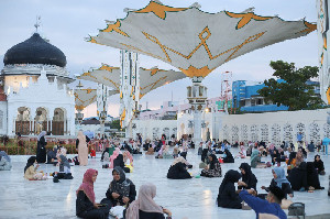 Nikmati Indahnya Senja Sambil Ngabuburit di Masjid Raya Baiturrahman