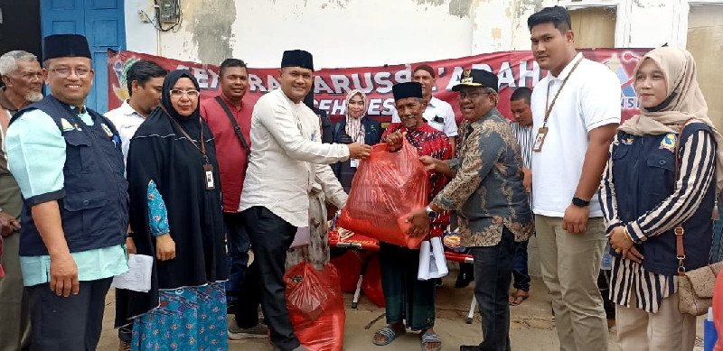 Pemkab Aceh Utara Serahkan 350 Paket Bansos kepada Lansia dan Disabilitas