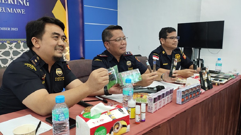 Bea Cukai Lhokseumawe Amankan 298 Ribu Batang Rokok Ilegal, Dua Orang Ditahan