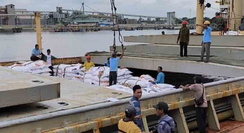 Amankan Stok, 6000 Ton Beras Impor Vietnam Tiba di Pelabuhan Krueng Geukueh