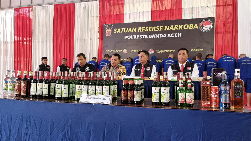 Polresta Banda Aceh Berhasil Sita 84 Botol Miras dan Amankan 11 Tersangka
